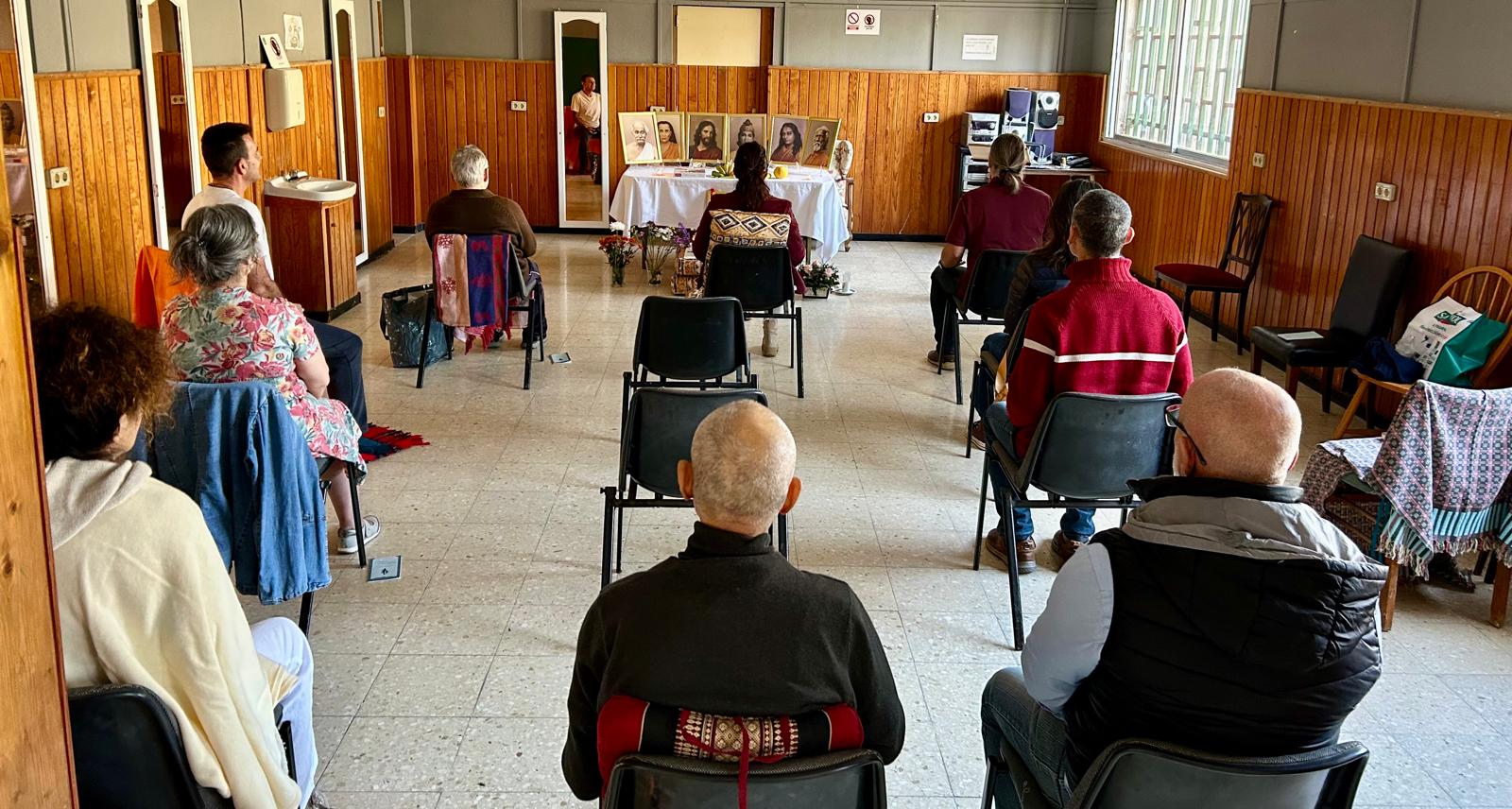 Grupo meditando